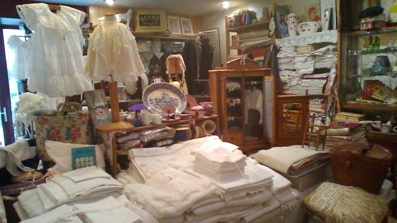 Antiquités du Château Nantes, Linge Ancien, Dentelles Anciennes