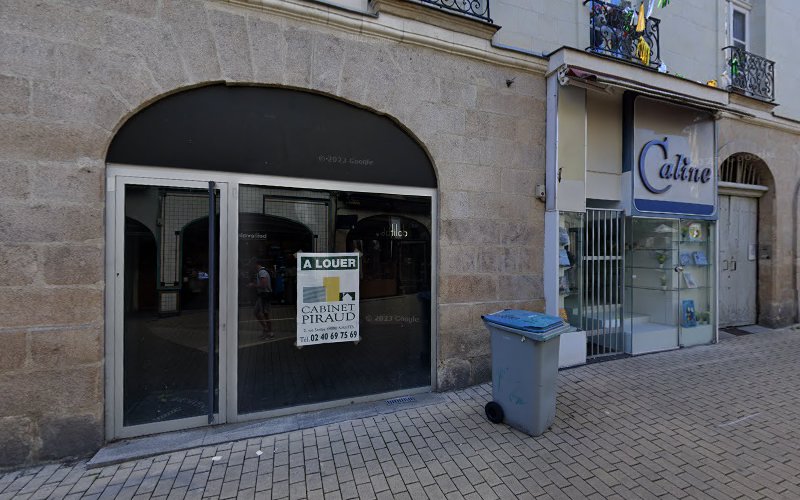 Au 9 Côté Cour